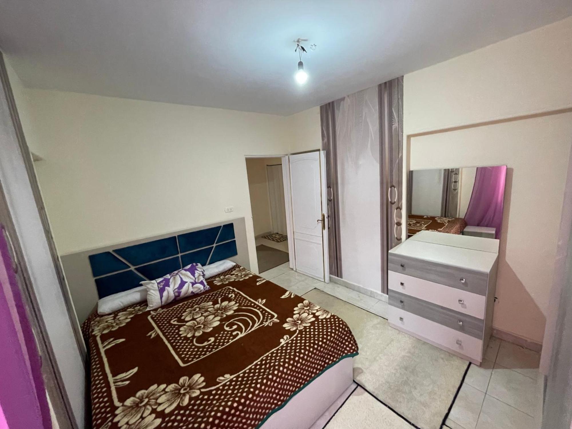 Apartment Adam Mcdonald's Abbas Al Aqqad